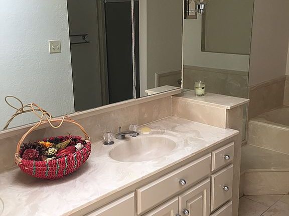 master bath w/ jets