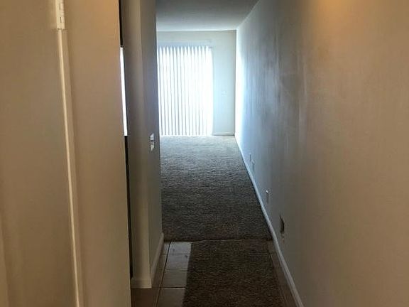 4th image of 341 E Surfside Dr