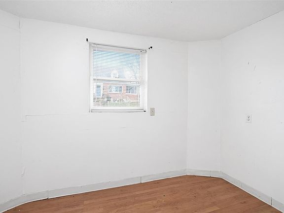 5th image of 235 Pardella Ave