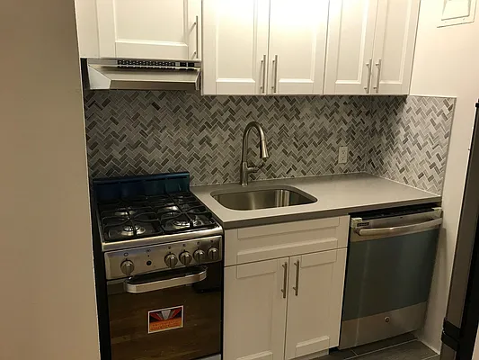 Rented by Salon Realty Corp | media 13