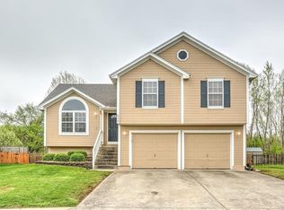 853 Woodland Dr, Grain Valley, MO 64029