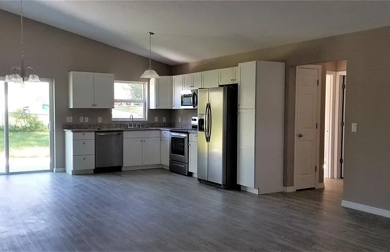 326 Clark St — Photo 5