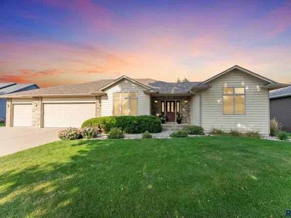 1608 S Deerberry Trl, Sioux Falls, SD 57106