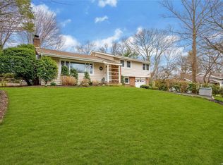 39 Woodridge Ln, Sea Cliff, NY 11579