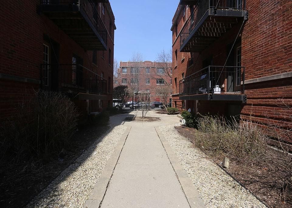 1st image of 925 W Sunnyside Ave #2_W