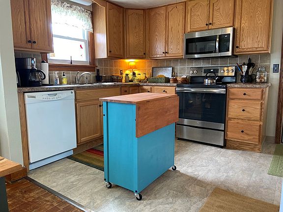 2nd image of 1046 Winthrop Ln