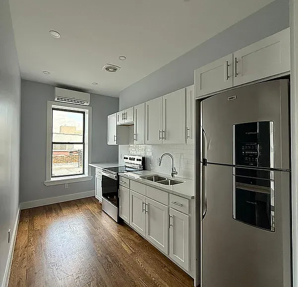 1547 Union St #4 — Photo 4