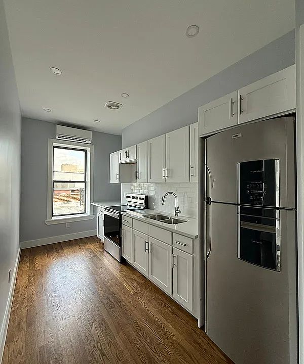 1st image of 1547 Union St APT 4