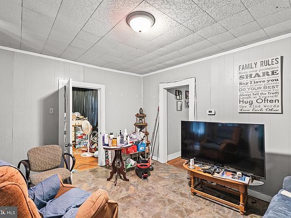 5th image of 402 Broadway