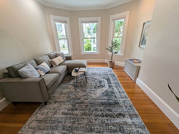 3rd image of 106 Franklin St