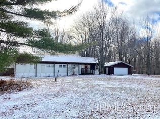 608 Brookfield Ln, Marquette, MI 49855