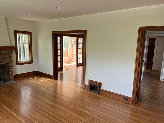 3rd image of 935 Capuchino Ave
