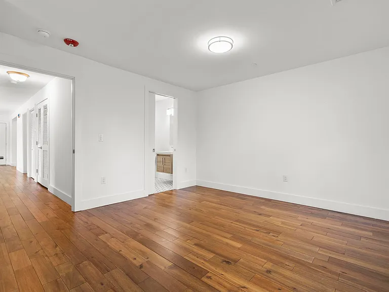 245 E Main St #1 — Photo 22