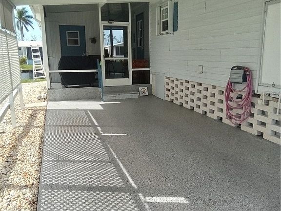 3rd image of 4984 Gulfgate Ln