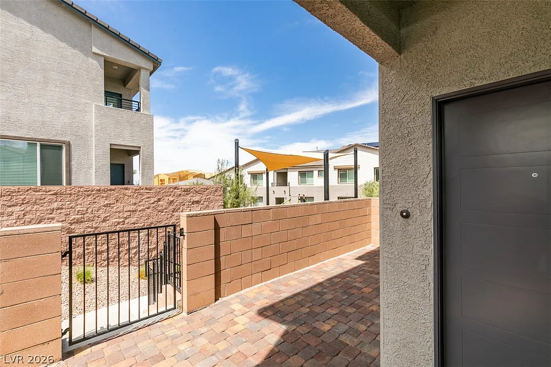 4 bed, 3.0 bath, 1927 sqft, $2,150 — Photo 4