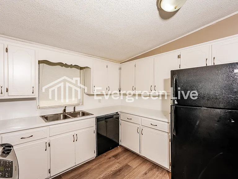 1635 Cherry Ave — Photo 5