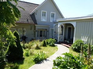 1094 1st St, Gardiner, OR 97441