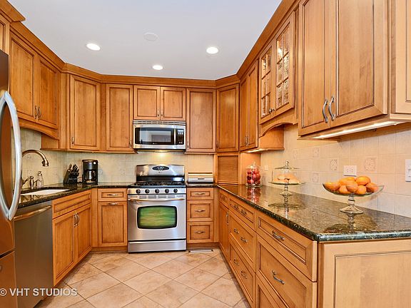 4th image of 1605 Chesapeake Dr