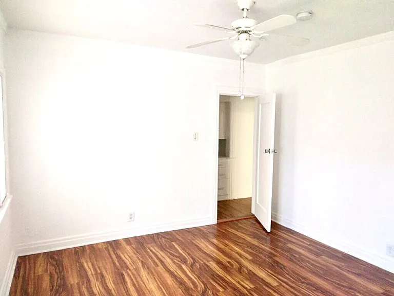 1528 W 29th St — Photo 5