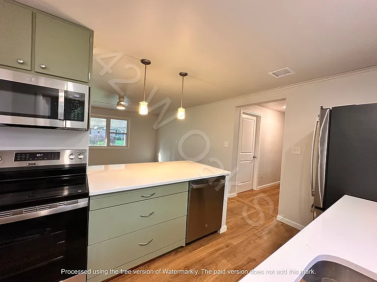 42 W Oak St — Photo 2