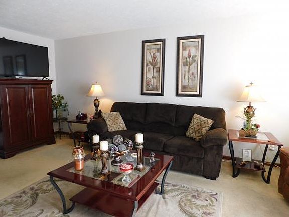 2nd image of 520 Fleetwood Ct