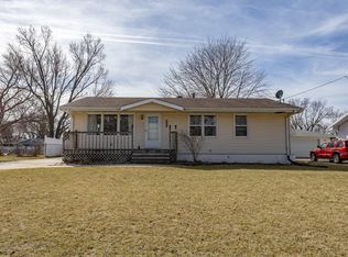 270 Bel Aire Dr, Waukee, IA 50263