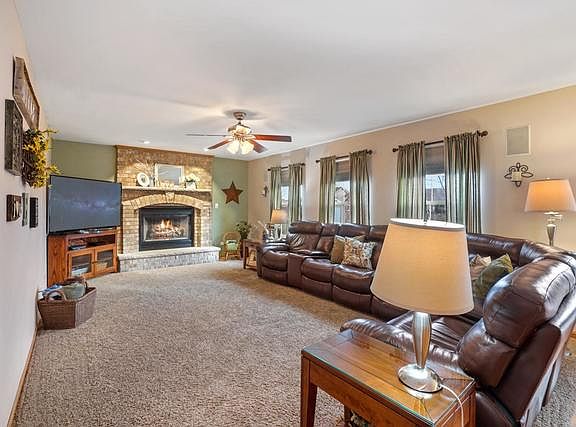 3rd image of 462 Gipp Dr