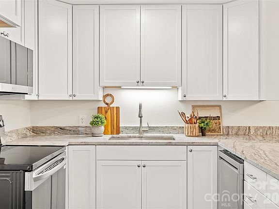 3rd image of 131 Colony Dr