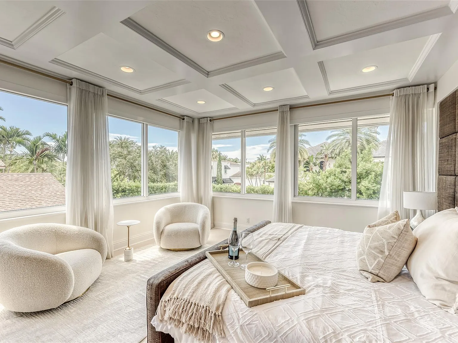 4 bed, 4.5 bath, 3713 sqft, $25,000 — Photo 3
