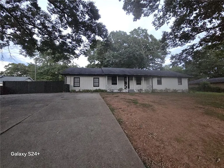 1670 Christian Cir — Photo 1