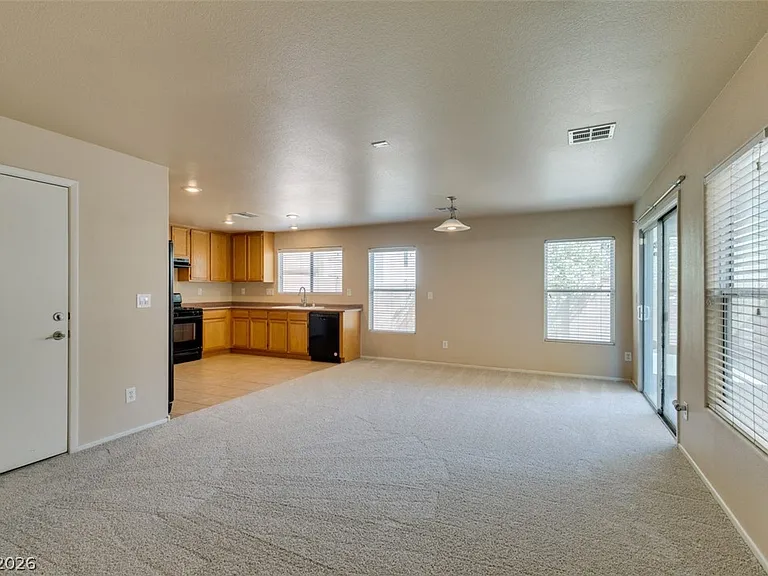 186 Gilliflower Ave #0 — Photo 10