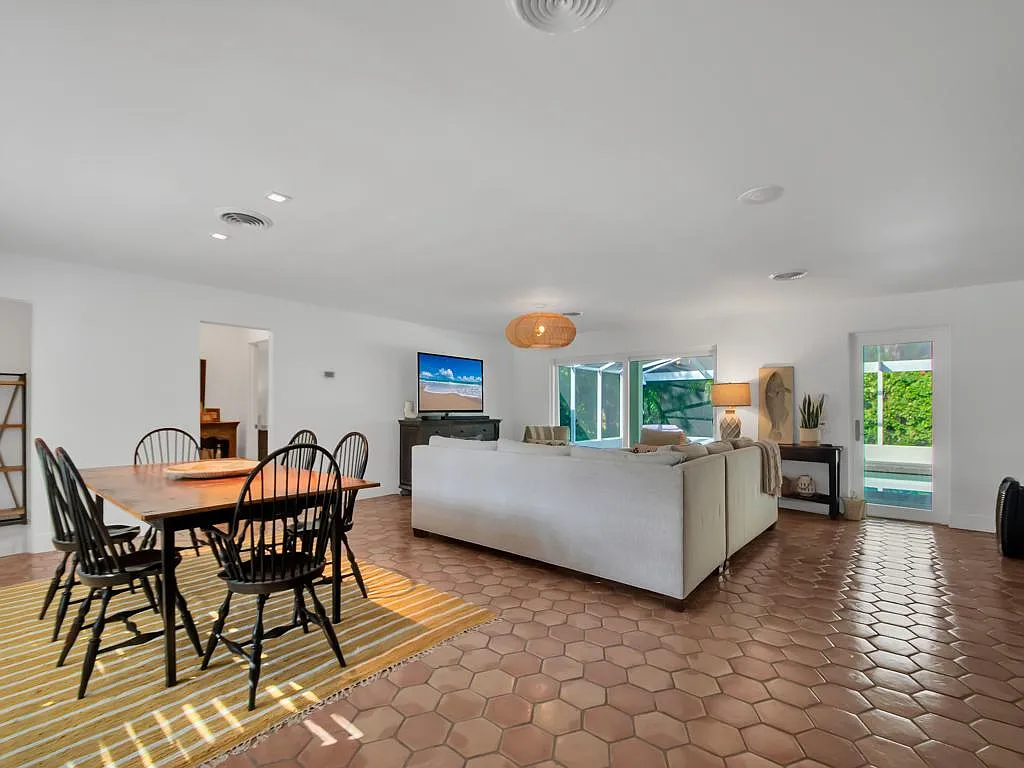 2 bed, 2.5 bath, $10,000 — Photo 4