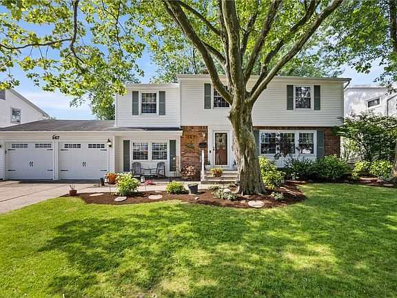 2nd image of 147 Pin Oak Dr