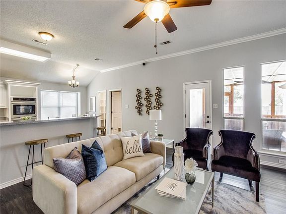 5th image of 601 Burchshire Ln