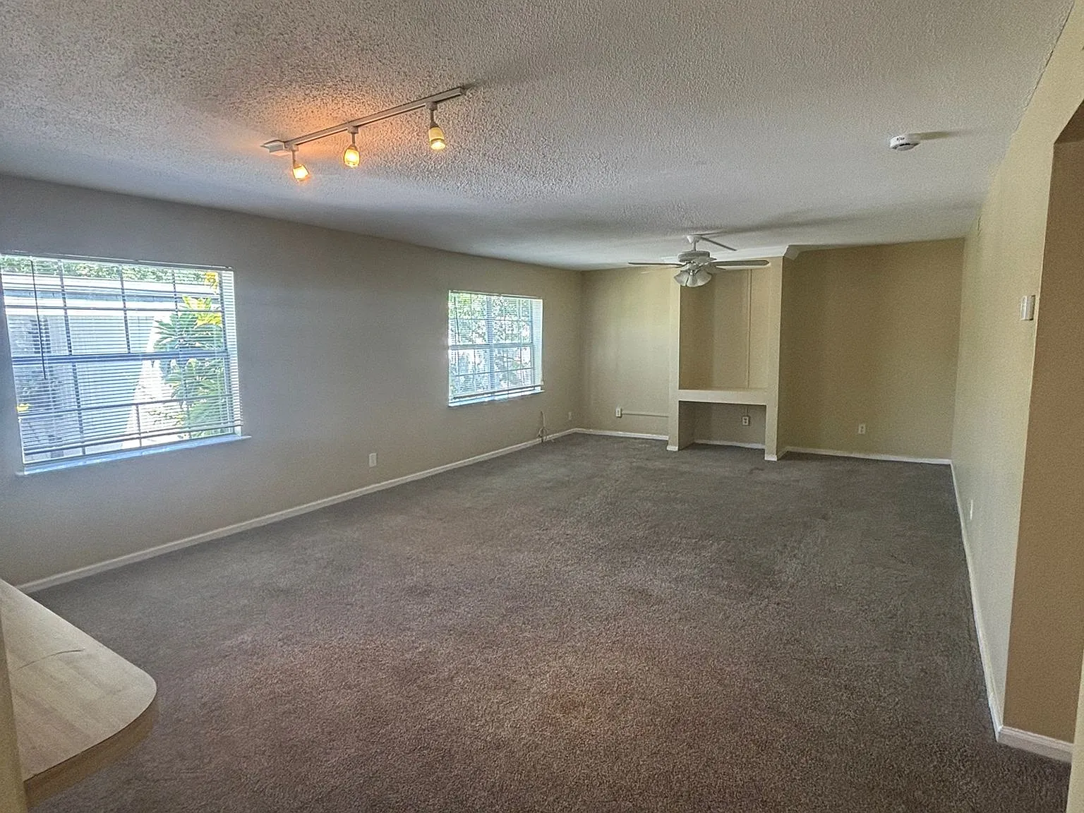 1000 S Semoran Blvd — Photo 3