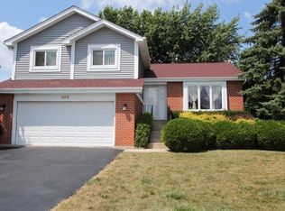 208 Washo Dr, Lake Zurich, IL 60047