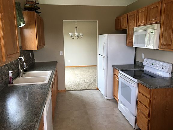 Eat-in kitchen