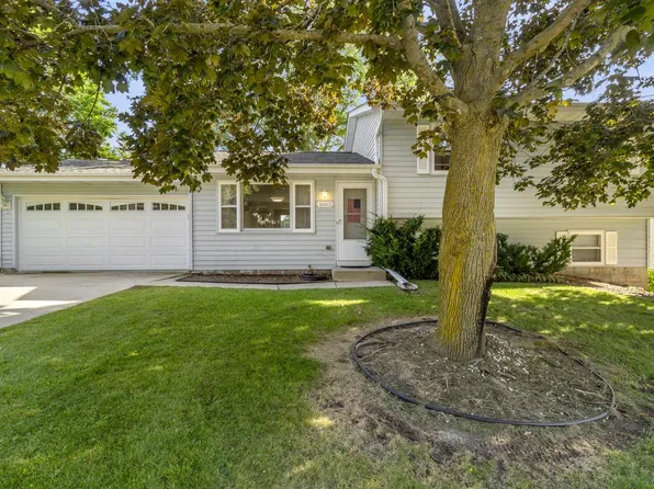 1603 Larkspur LANE, West Bend, WI 53090