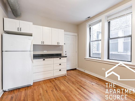 3rd image of 1009 N California Ave #2F