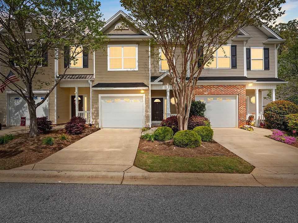1st image of 38 Bay Springs Dr