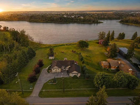 37 W Wildrose St, Lacombe County, AB T4L 1Y4