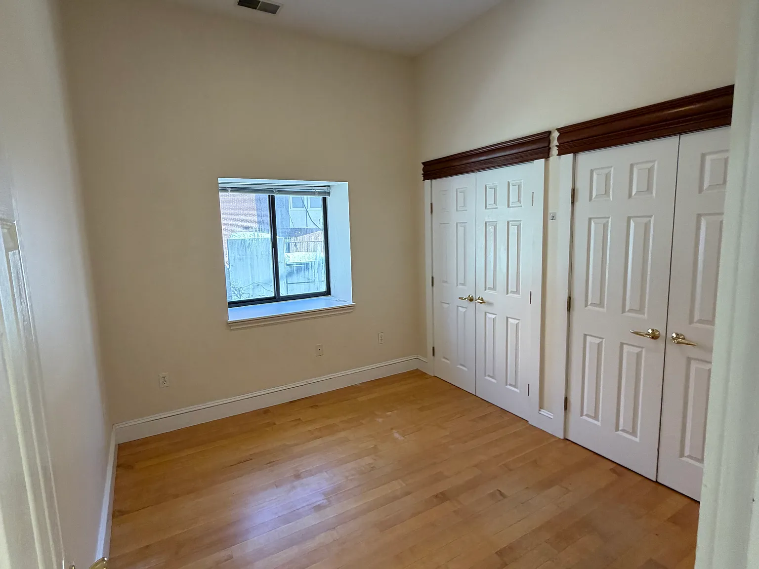 4 bed, 2000 sqft, $6,000 — Photo 4