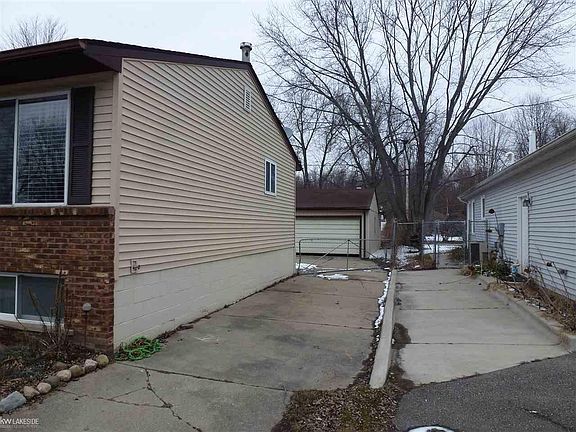 2nd image of 38045 Murdicks Dr