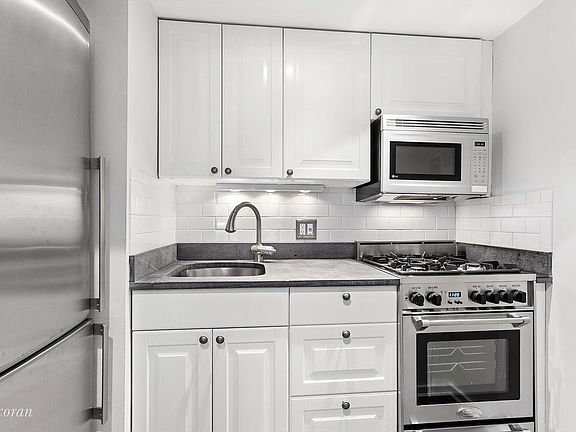 2nd image of 135 Garfield Pl APT 1F