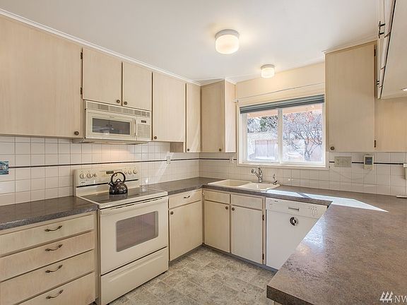 4th image of 1101 Crawford Ave