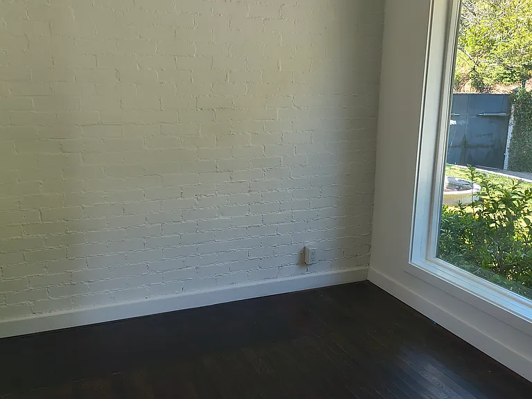 2828 Benedict Canyon Dr — Photo 38