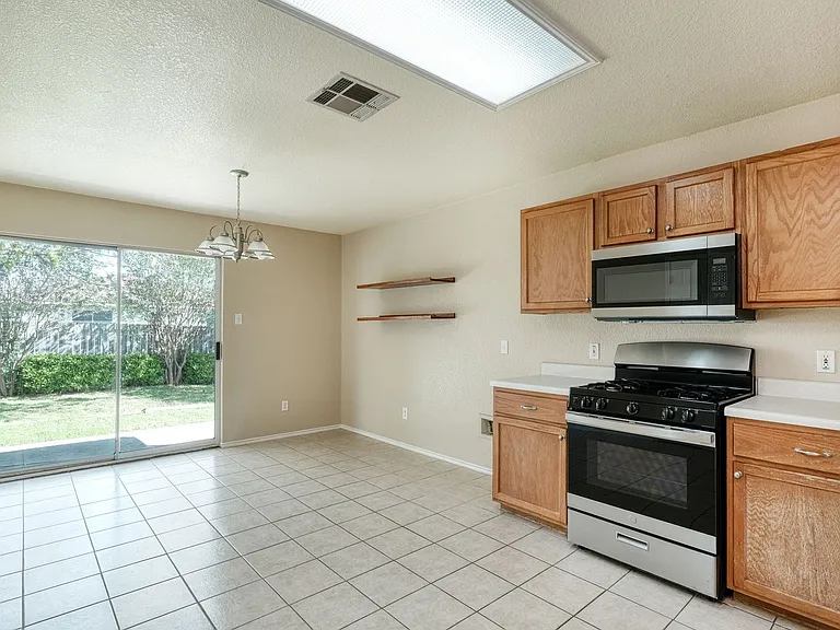 124 Hunter Rex Way — Photo 4