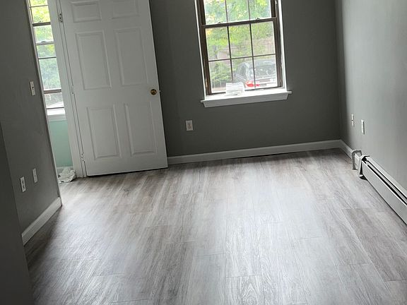 4th image of 23 Sterling St