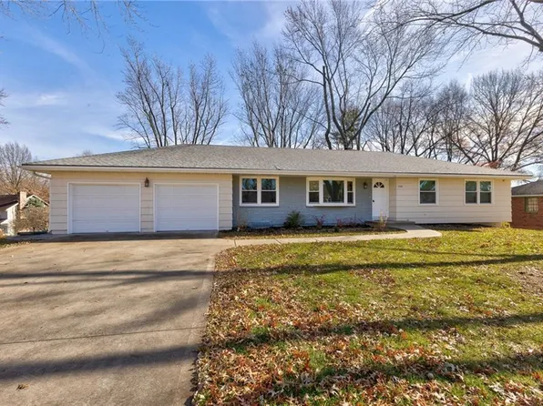 1101 Ridgeway Dr, Liberty, MO 64068