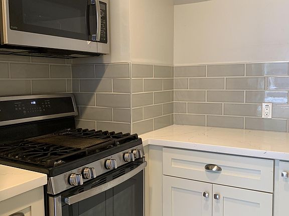 4th image of 2807 Steiner St APT 3
